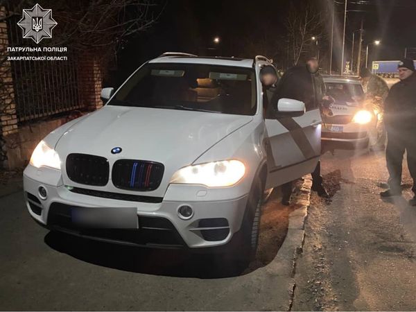 У Мукачеві  у "наркоп'яного" водія, що ухилявся від служби, вилучили BMW (ФОТО)
