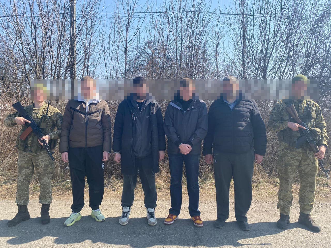 На ділянці Мукачівського прикордонного загону за добу затримали понад 50 порушників (ФОТО, ВІДЕО)