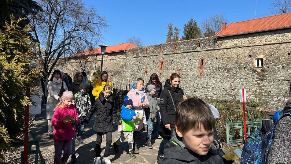 Безкоштовну квест-екскурсію провели у скансені в Ужгороді для дітей-переселенців (ВІДЕО)