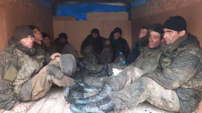 На Сумщині поліція з мешканцями полонили 29 російських військових, що намагалися повернутися в Росію