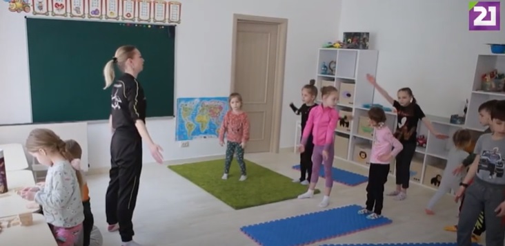 В Ужгороді проводять безкоштовні заняття з оздоровчої гімнастики для дітей переселенців (ВІДЕО)