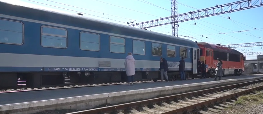 Щодня з Мукачева до Будапешта потягом виїжджає близько 50 вимушених переселенців (ВІДЕО)