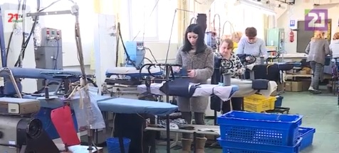 9 жінок-переселенок працює на Ужгородській швейній фабиці (ВІДЕО)