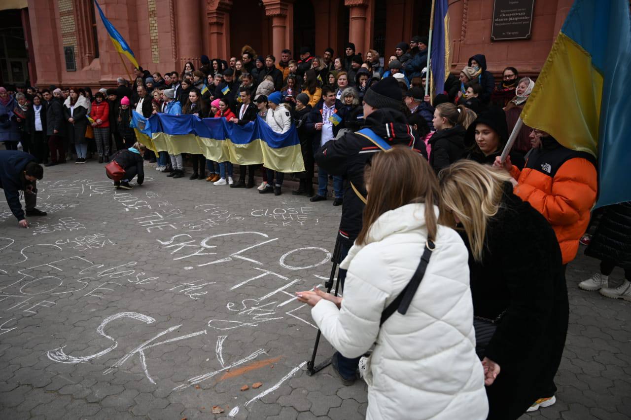 На Закарпатті митці, артисти й колективи закладів культури просять міжнародну спільноту закрити набо над Україною