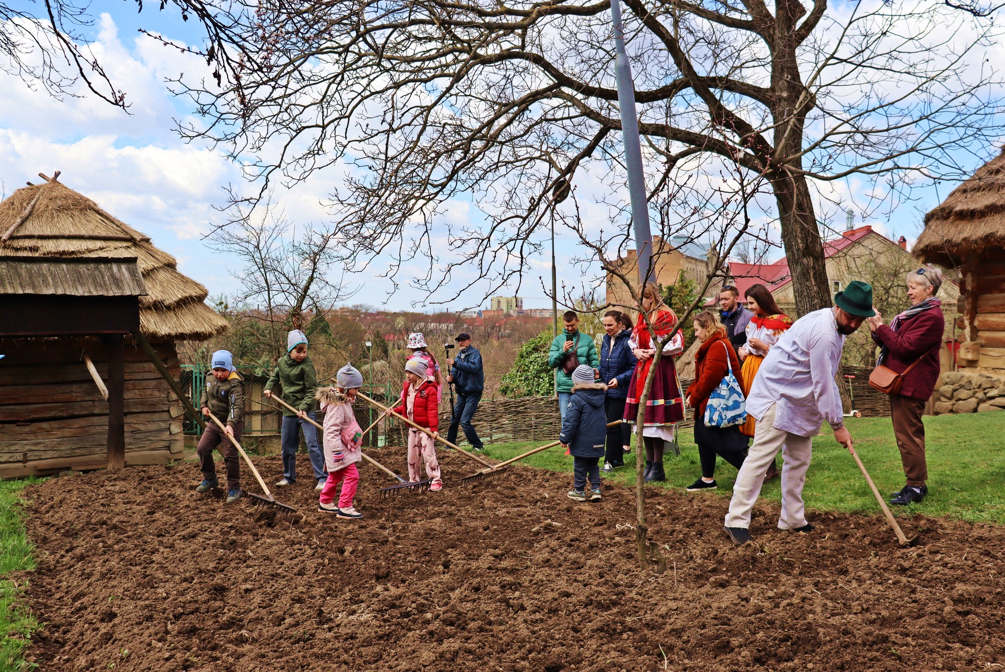 У скансені в Ужгороді відтворили "Традиції засівання поля на Закарпатті" (ФОТО)