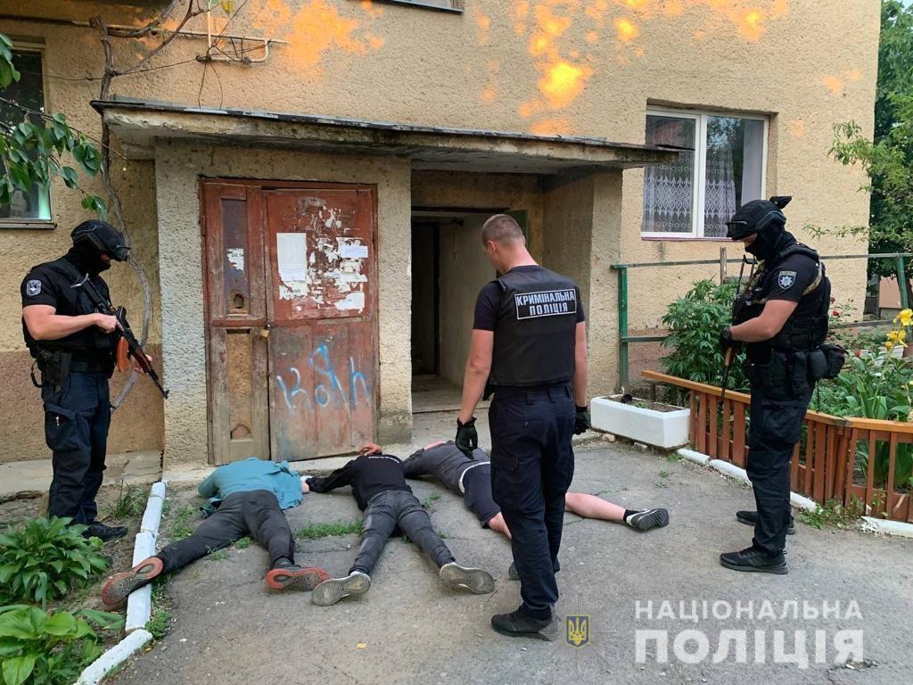 Групу "гастролерів"-грабіжників із Харківщини затримали на Закарпатті (ФОТО, ВІДЕО)
