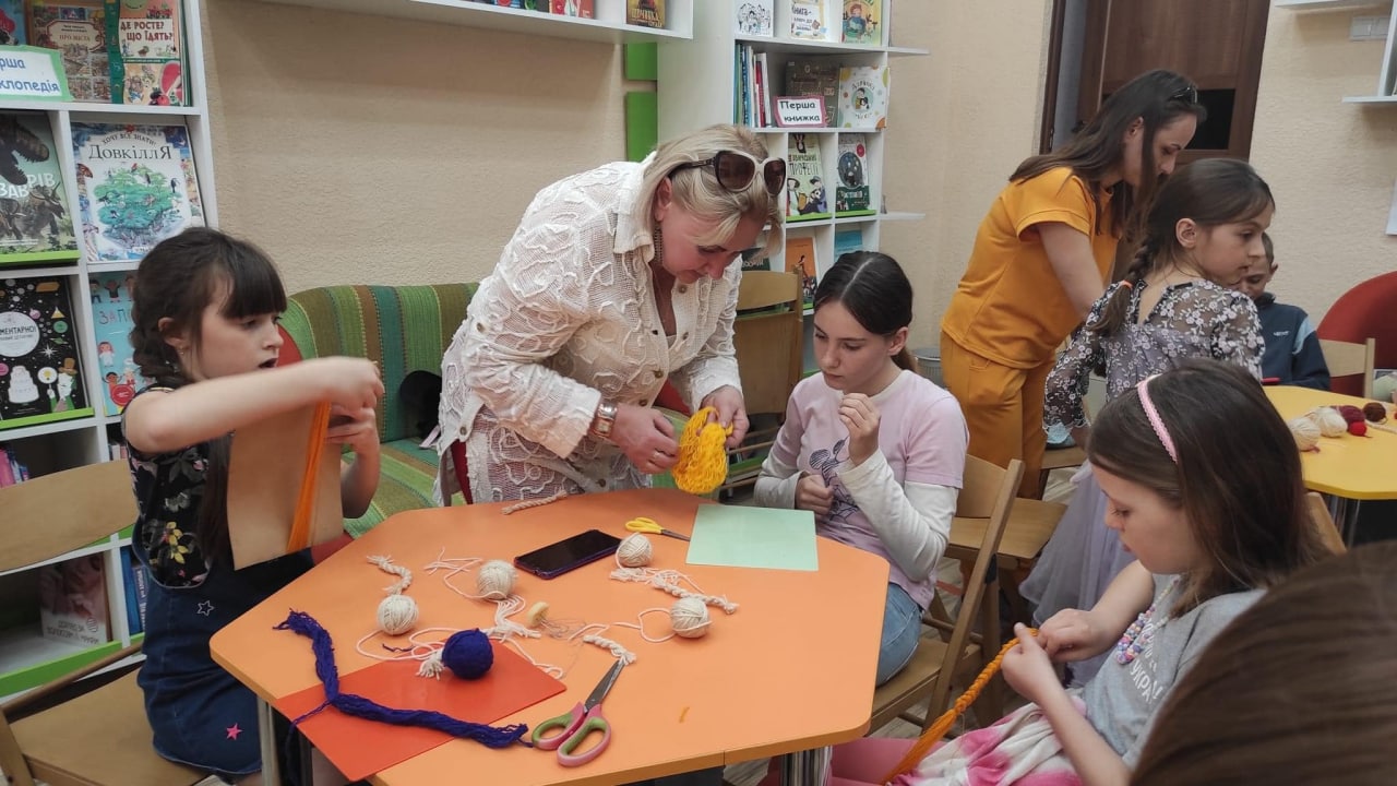 Майстер-клас із виготовлення ляльок-мотанок провели у Мукачеві (ФОТО)