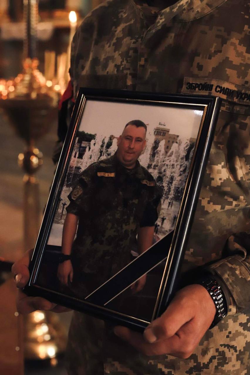 У Мукачеві прощались із загиблим у боях з окупантом Артемом Шоріним (ФОТО)