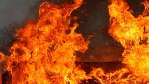 На Хустщині пожежа у вантажному причепі пошкодила тент, 20 рулонів мінвати та електропроводку