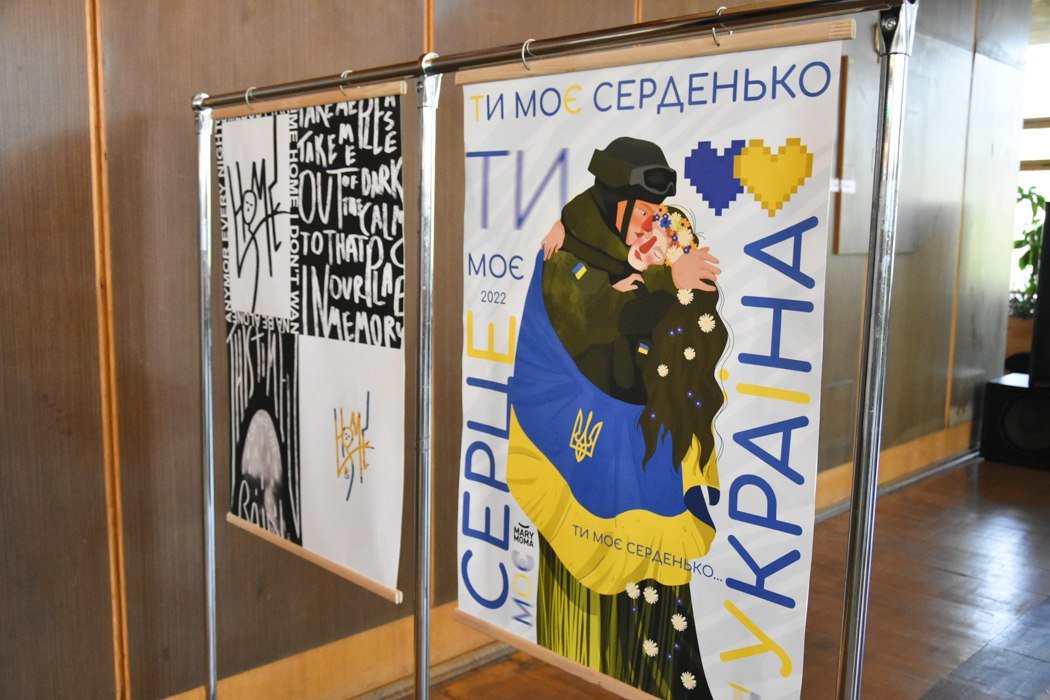 Міжнародну комплексну пересувну виставку "Нескорена Україна" відкрили в Ужгороді (ФОТО)