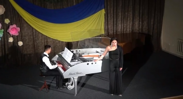 У Мукачеві відбувся благодійний концерт вимушено переселеної оперної співачки Альбіни Голенач та піаніста Мирослава Екмана (ВІДЕО)