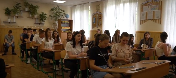 У Мукачеві цьогоріч – 640 випускників (ВІДЕО)