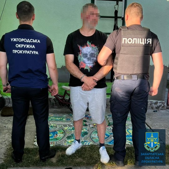 Підозрюваного у торгівлі метамфетаміном в Ужгороді взяли під варту без можливості виходу під заставу (ФОТО)