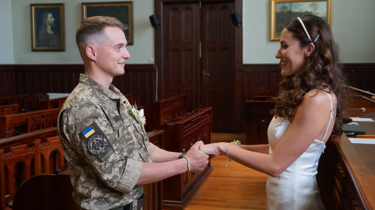 У Мукачеві одружився військовослужбовець з Києва (ФОТО)