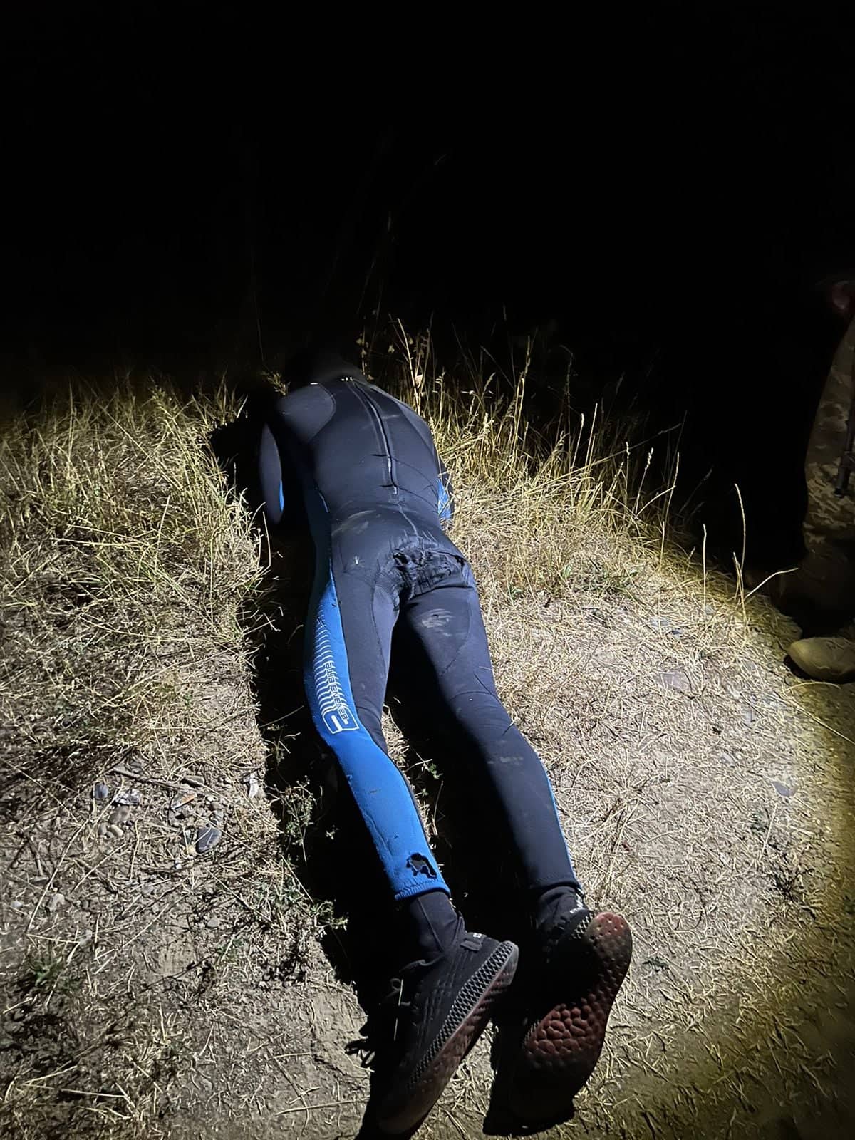 На Закарпатті затримали одного з "водолазів", що намагалися переправити через кордон контрабандні сигарети (ФОТО)