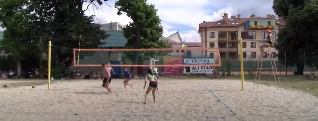 В Ужгороді на благодійному турнірі з пляжного волейболу грали команди-мікс (ВІДЕО)