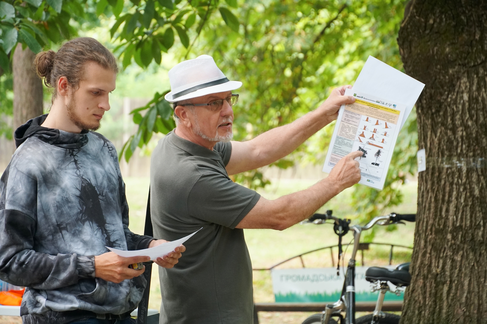 В Ужгороді в Ротарі-парку проводили збір польових даних оцінки дерев (ФОТО)