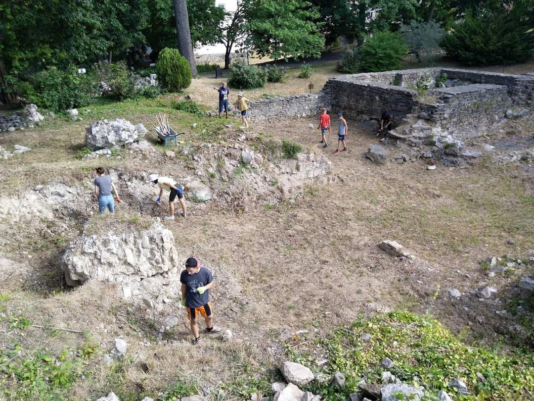 В Ужгороді запрацювала літня "Школа юного археолога"