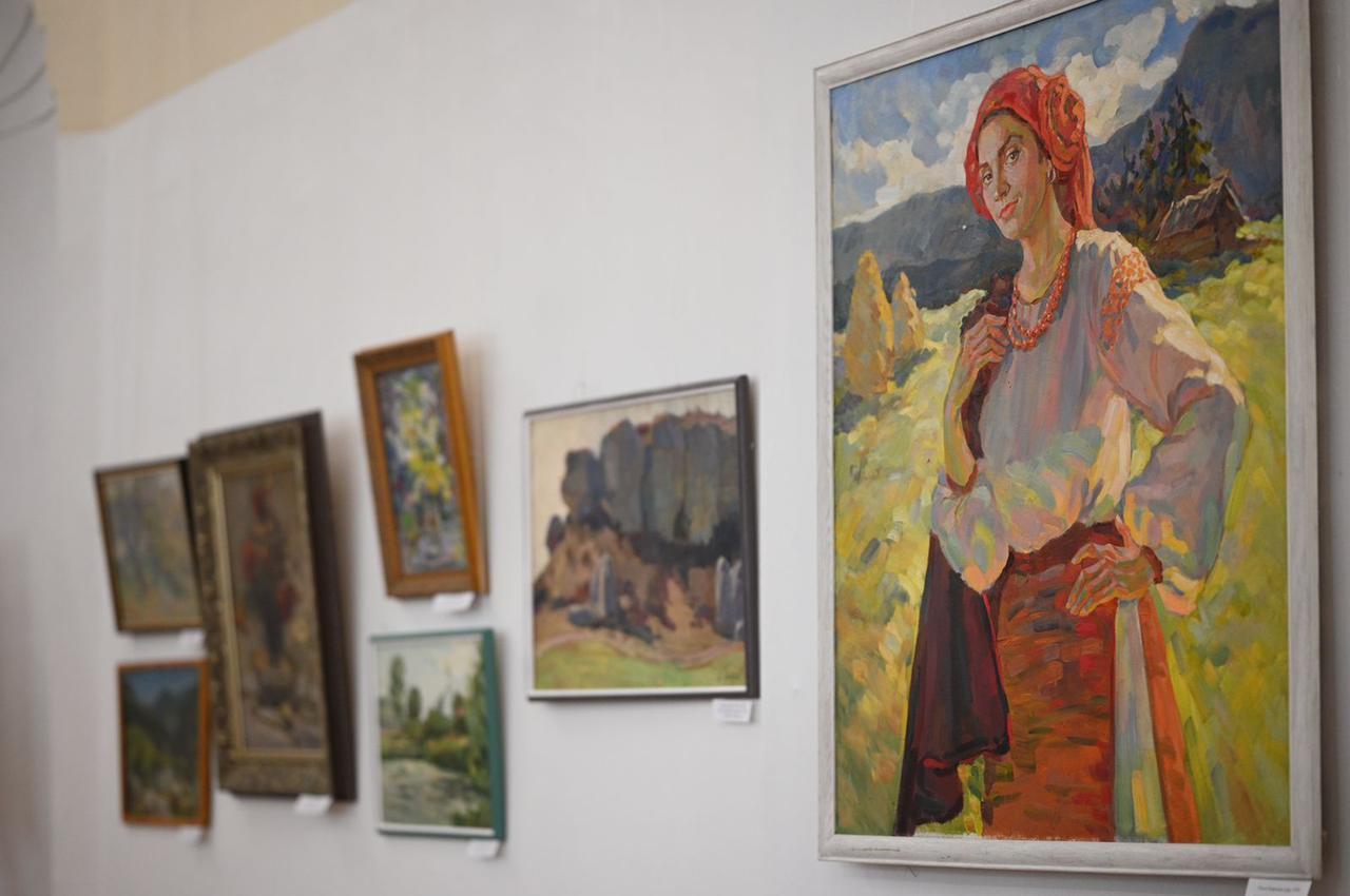 В Ужгороді відкрили благодійну виставку-продаж "Мистецтво перемоги" (ФОТО)