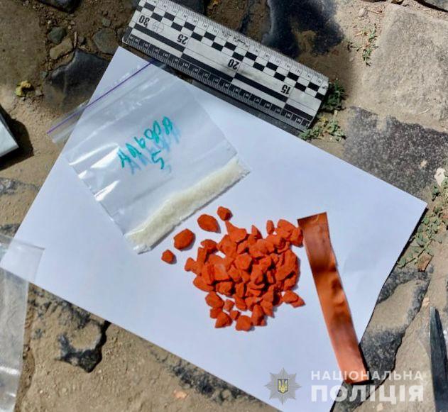 У Виноградові у місцевого мешканця вилучили пакунок з наркотиками (ФОТО)