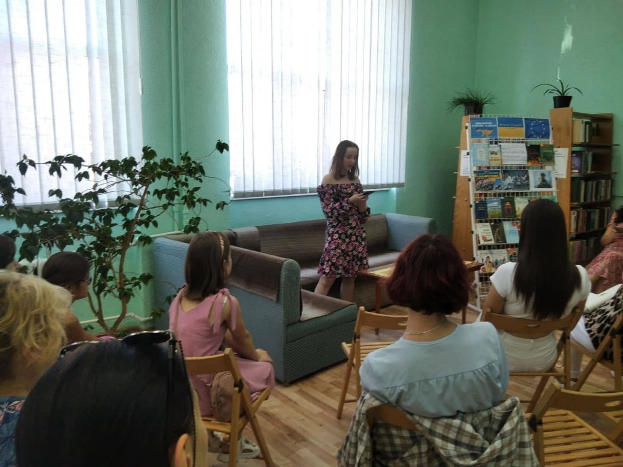 Літературну тусівку влаштувала молодь у Мукачеві з нагоди Дня молоді (ФОТО)