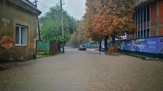Внаслідок сильних злив Ужгород "поплив" (ФОТО, ВІДЕО)