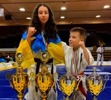 Брат і сестра з Закарпаття вибороли титули чемпіонів Європи з карате (ВІДЕО)