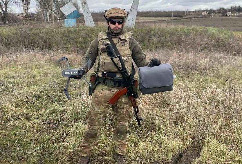 Дрон, придбаний батьками полеглого військового льотчика з Мукачева, допомагає воякам 128-ої бригади (ФОТО)