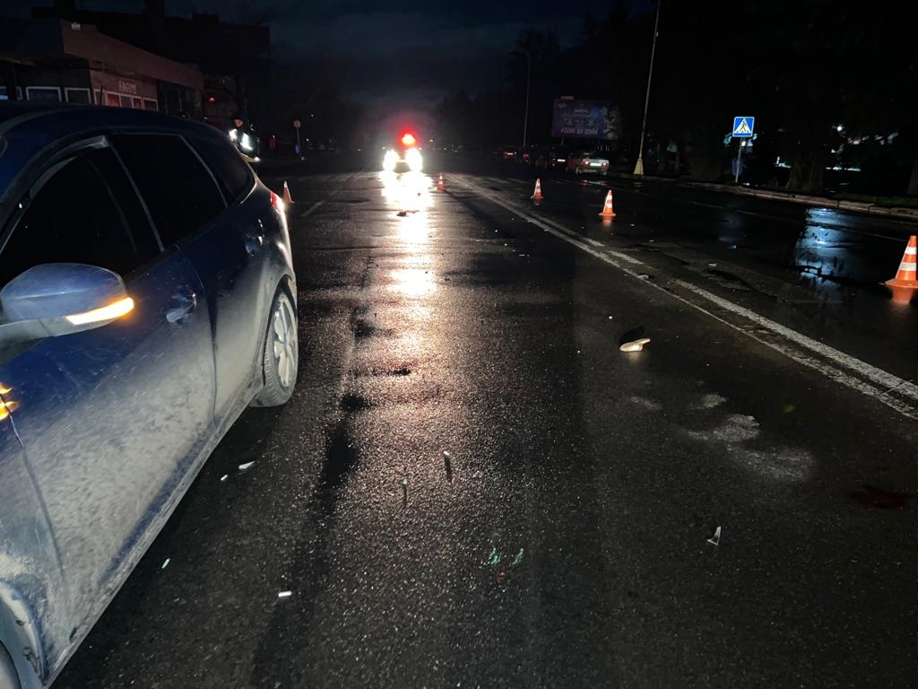 В Ужгороді жінка, перебігаючи вночі дорогу, загинула під колесами авто
