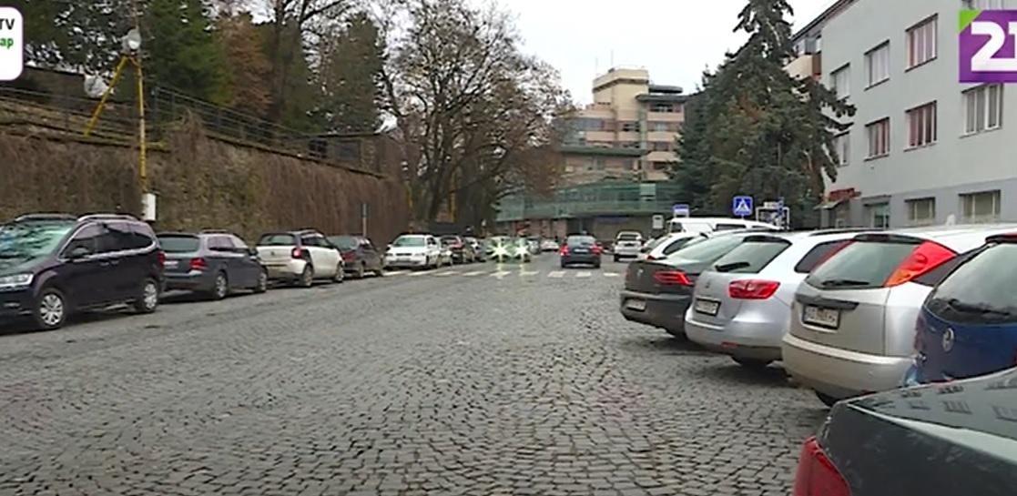 В Ужгороді впроваджують платне паркування у центральній частині міста (ВІДЕО)