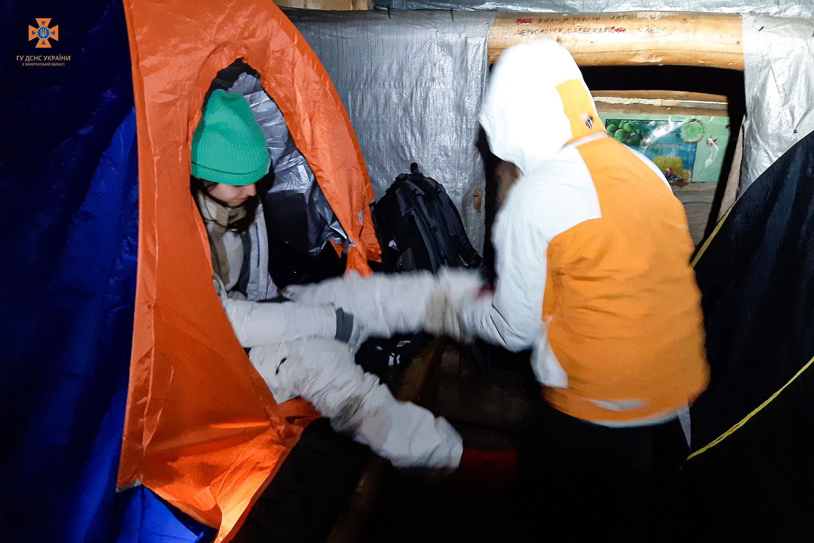 Рахівські рятувальники допомогли туристці, якій стало зле в горах (РОЗШИРЕНО)