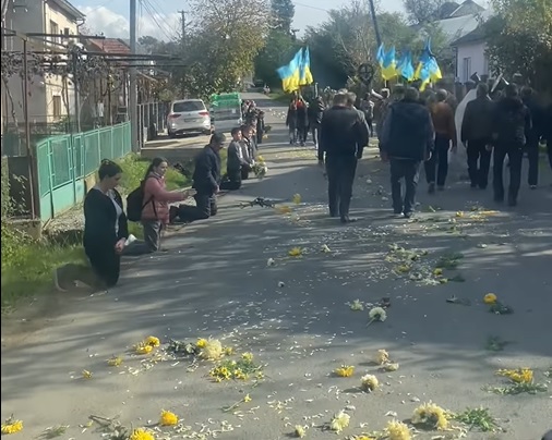 У Великих Ком'ятах Виноградівської громади провели в останню путь захисника Івана Демчика (ФОТО, ВІДЕО)