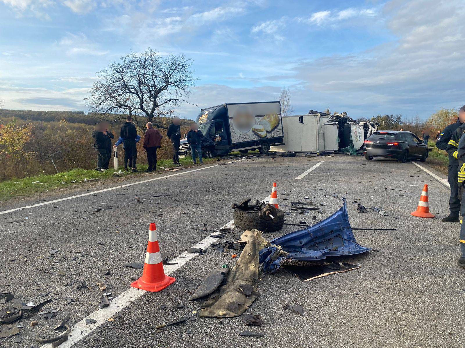 Попередньо встановлено, що винуватцем ДТП за участі 4-х авто на Мукачівщині став водій  "IVECO" з Анталовець (ФОТО)