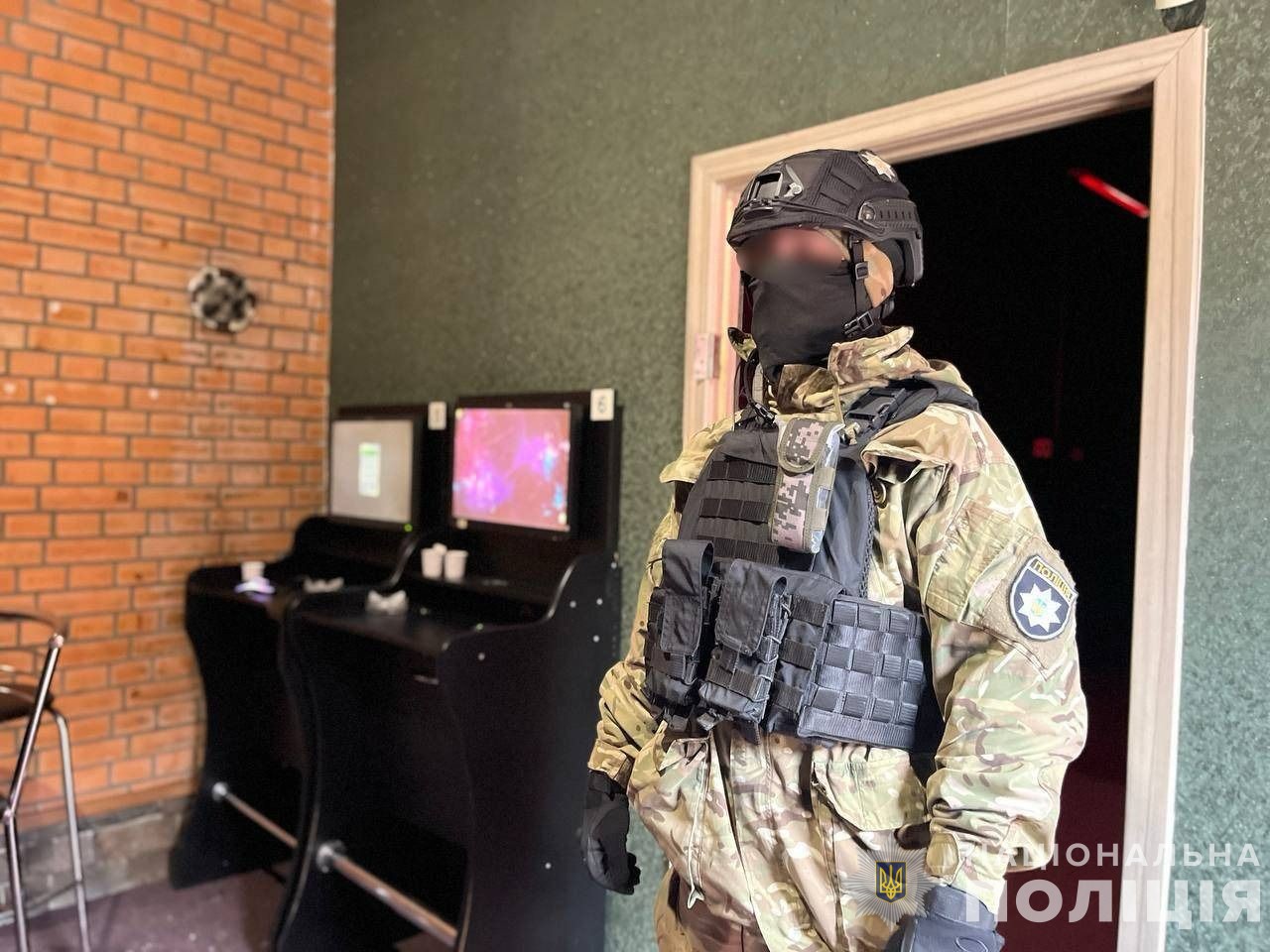 Поліція каже, що припинила функціонування мережі гральних закладів в Ужгороді та Мукачеві (ФОТО, ВІДЕО)