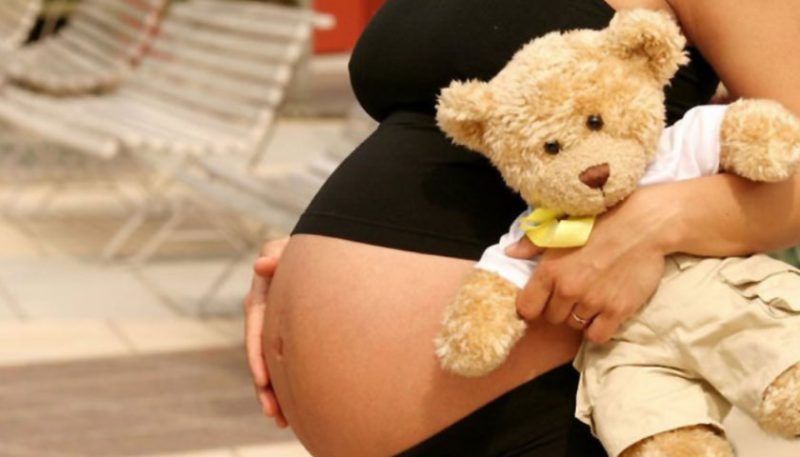 Суд у Берегові оштрафував місцеву мешканку на 850 грн через вагітність її неповнолітньої доньки