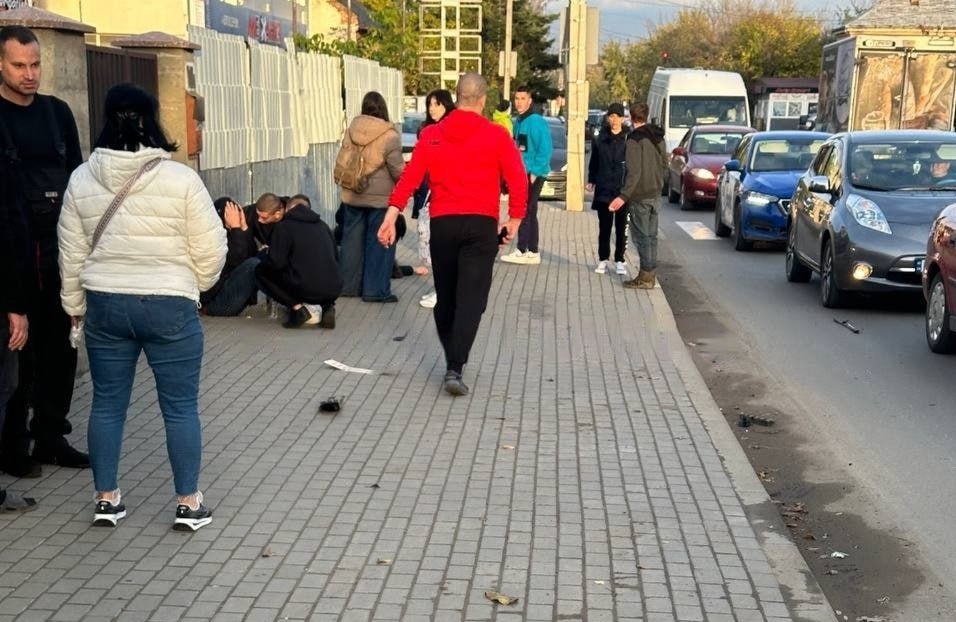 В Ужгороді "швидкий" Citroen збив пішохода на "зебрі" (ФОТО, ВІДЕО)