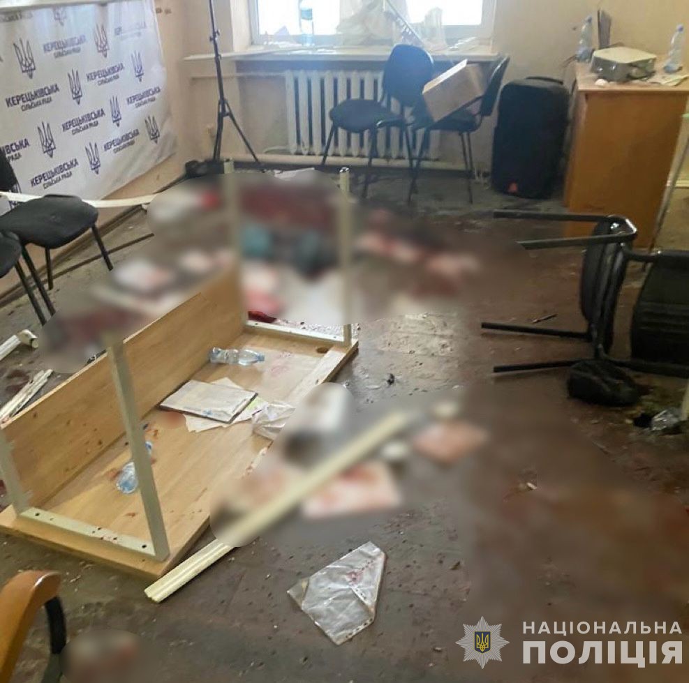 У Керецьківській сільраді під час сесії депутат підірвав гранати - постраждало 26 людей, 6 у важкому стані (ФОТО, ВІДЕО)