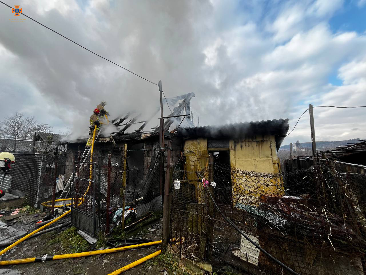 На пожежі у Солотвині загинуло 3 людей, двоє з яких - діти (ФОТО)