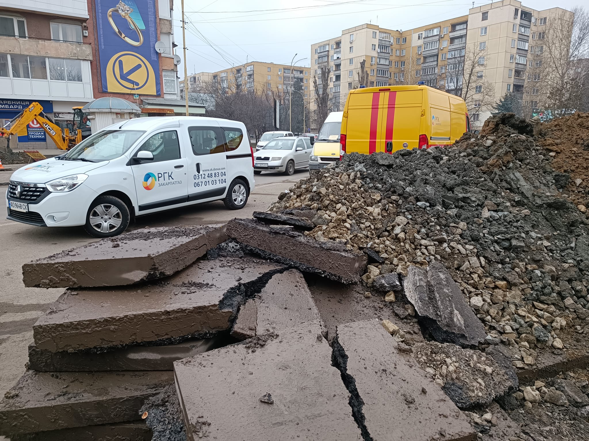 В Ужгороді ліквідовують витік на підземному газопроводі (ФОТО)