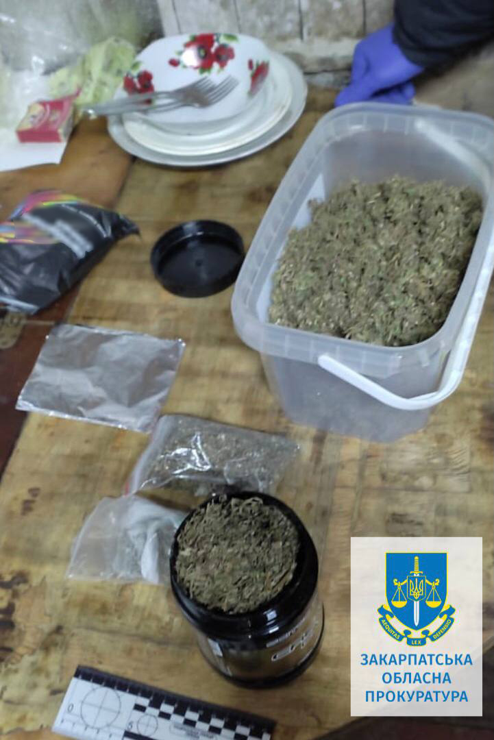На Мукачівщині затримали чоловіка, що торгував марихуаною (ФОТО)
