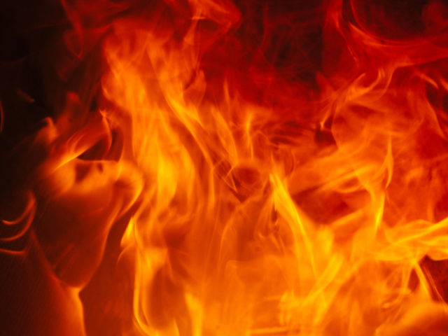 Під час пожежі на Мукачівщині згоріло 30 сонячних панелей і пошкоджено Hyundai 