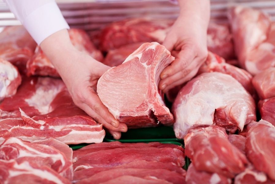 Мукачівські чиновники та ФОП додатковими угодами підвищили ціни на м’ясо для закладів освіти до 22%