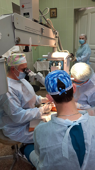 В обласній лікарні в Ужгороді 8-річному хлопчику провели рідкісну операцію з пересадки нервових стовбурів