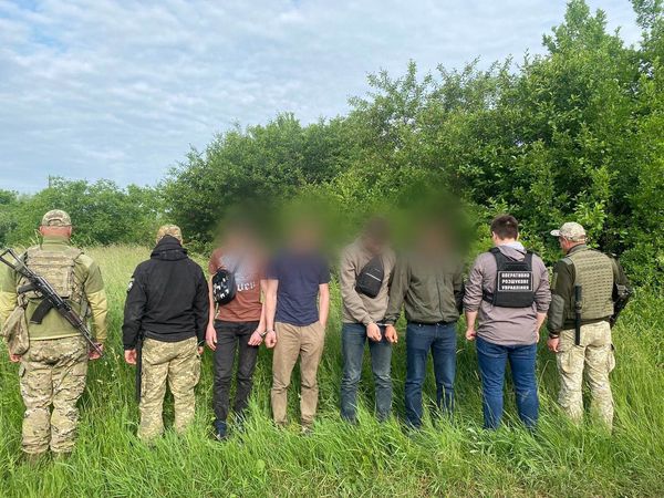6 призовників, що намагалися незаконно перетнути кордон, затримали на Закарпатті (ФОТО)