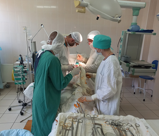 У Закарпатській обласній лікарні виконали рідкісну операцію на трахеї 