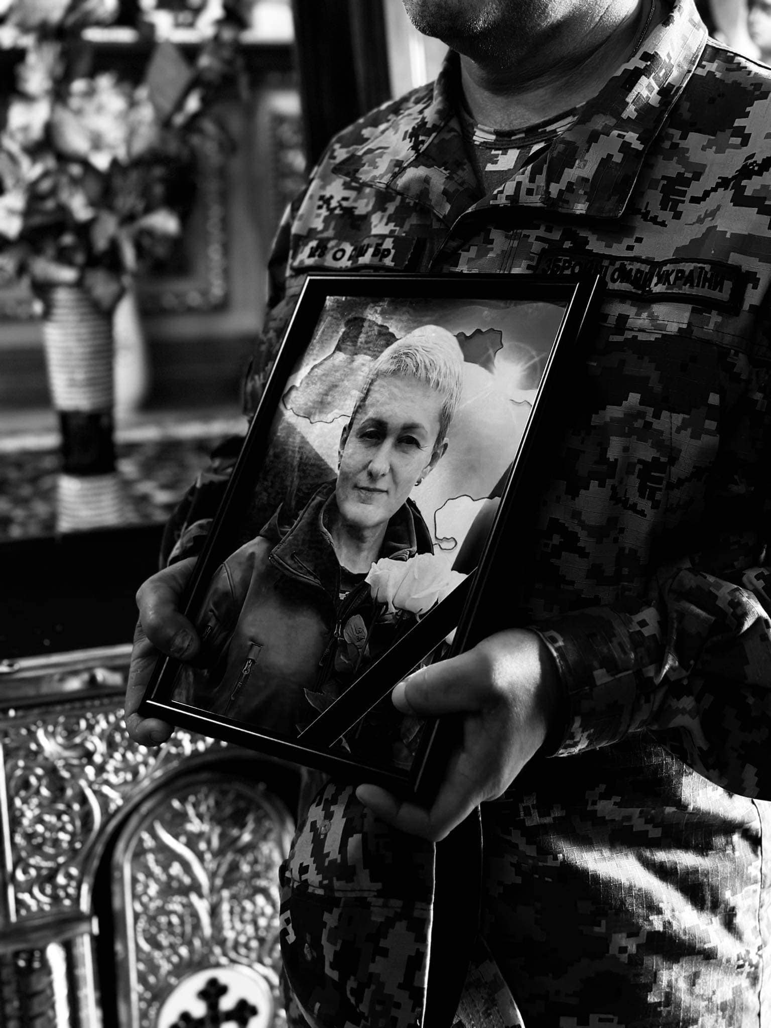 У Мукачеві попрощалися із полеглою у війні бойовою медикинею Надією Хрупіною (ФОТО)