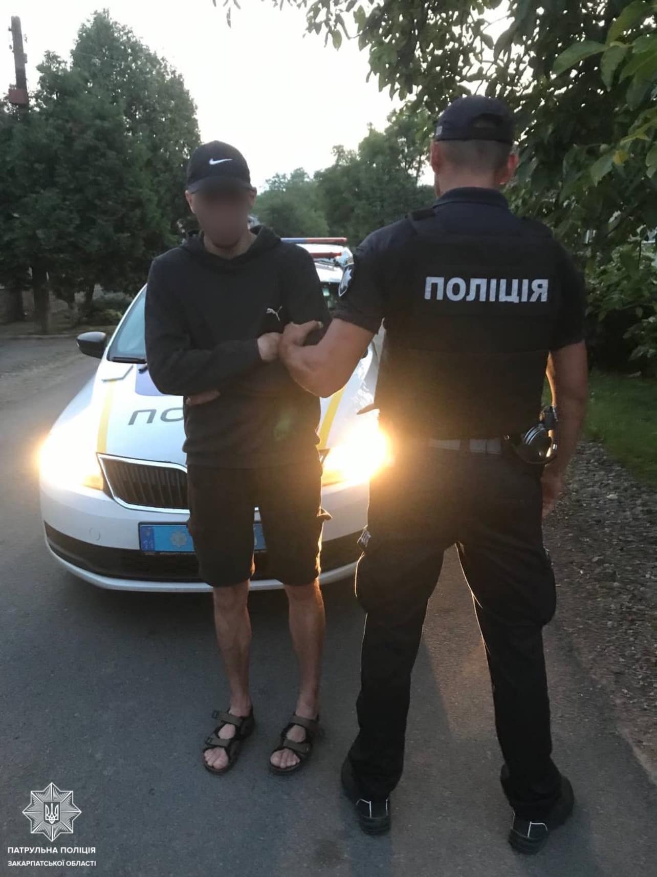 У Мукачеві на світанку двоє молодиків пограбували чоловіка (ФОТО)