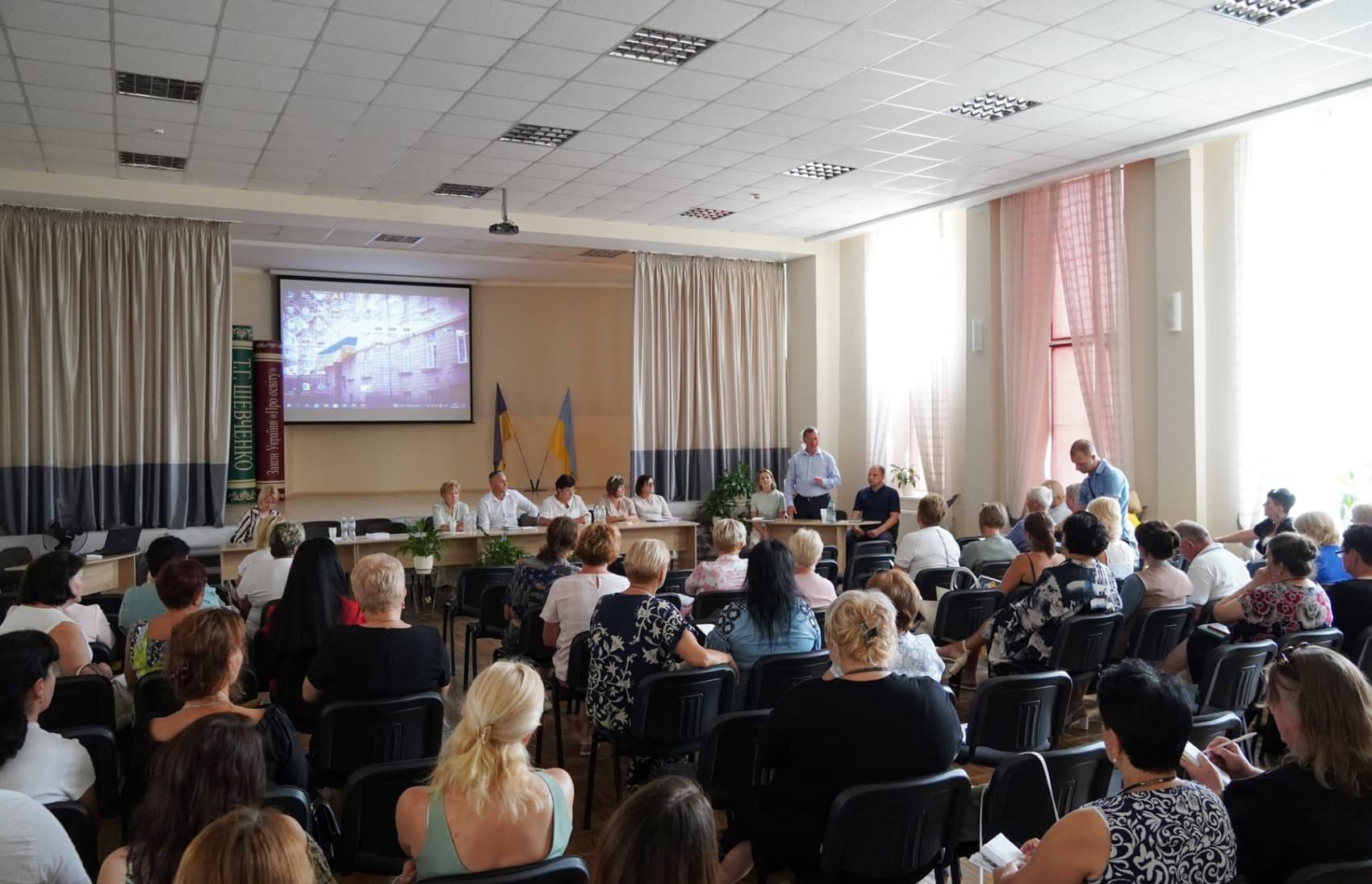 1 вересня до освітніх закладів Ужгорода підуть понад 17 тисяч учнів, з яких 1 107 – ВПО