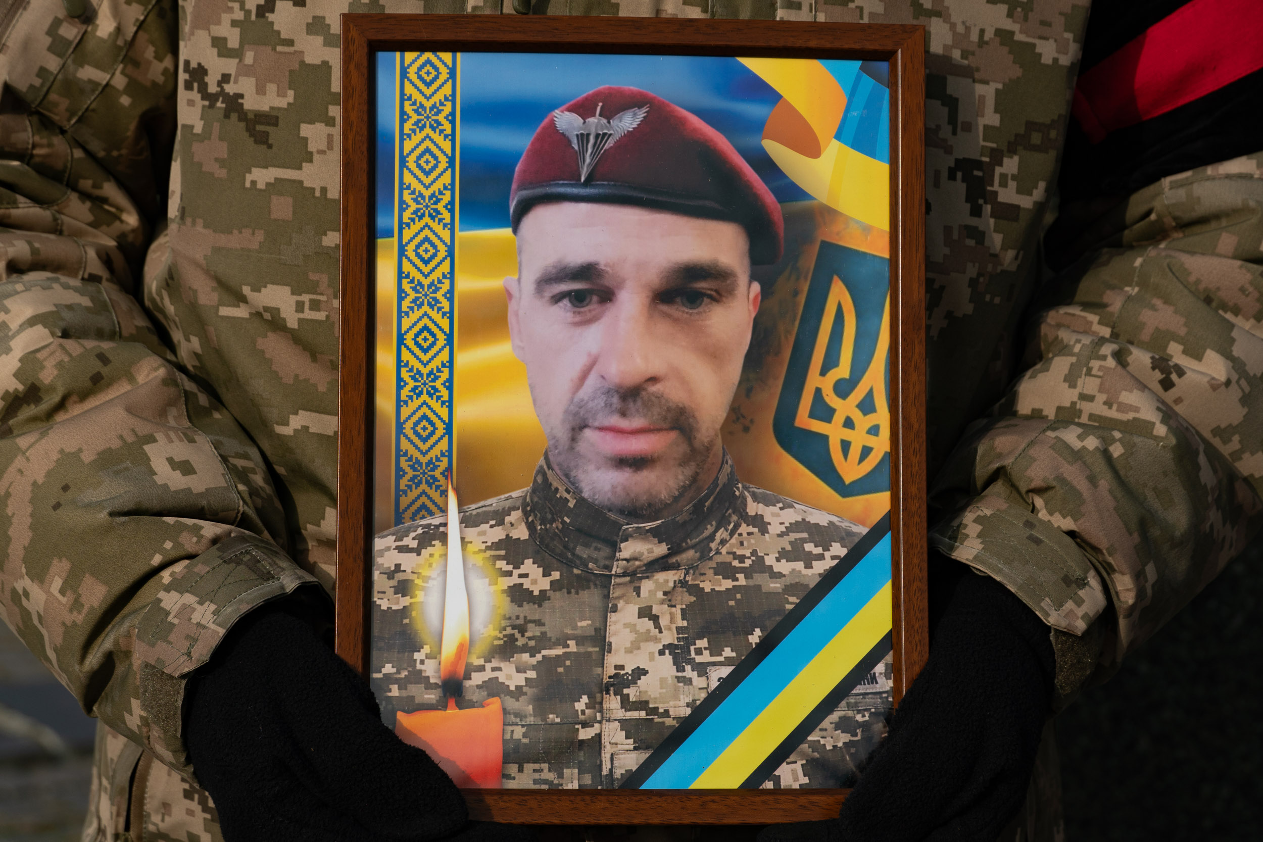 В Ужгороді попрощалися з 39-річним солдатом Андрієм Несторовичем (ФОТО)