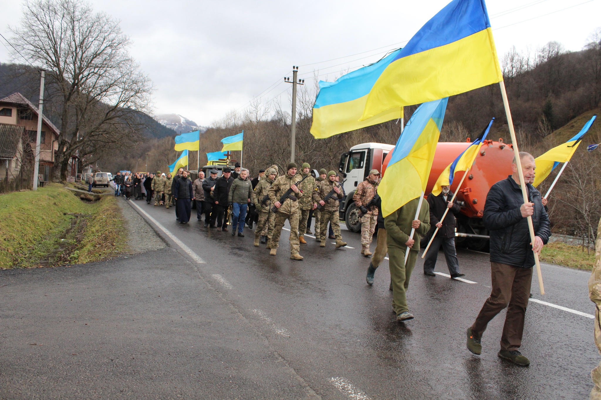 У Рахівській громаді провели в останню дорогу Миколу Миланюка з Костилівки (ФОТО)